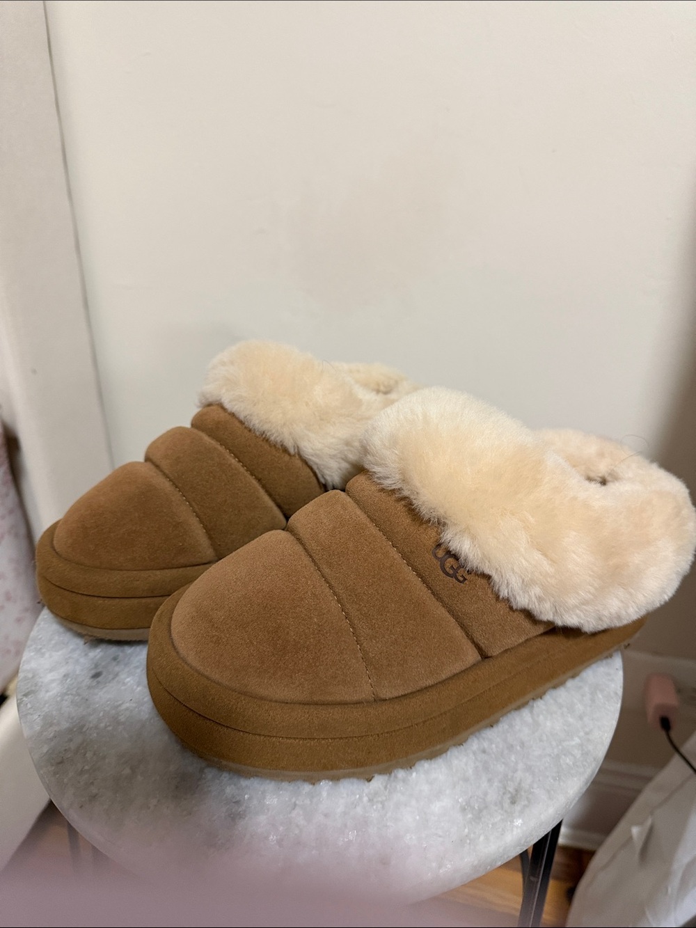 UGGS KIDS SZ 3